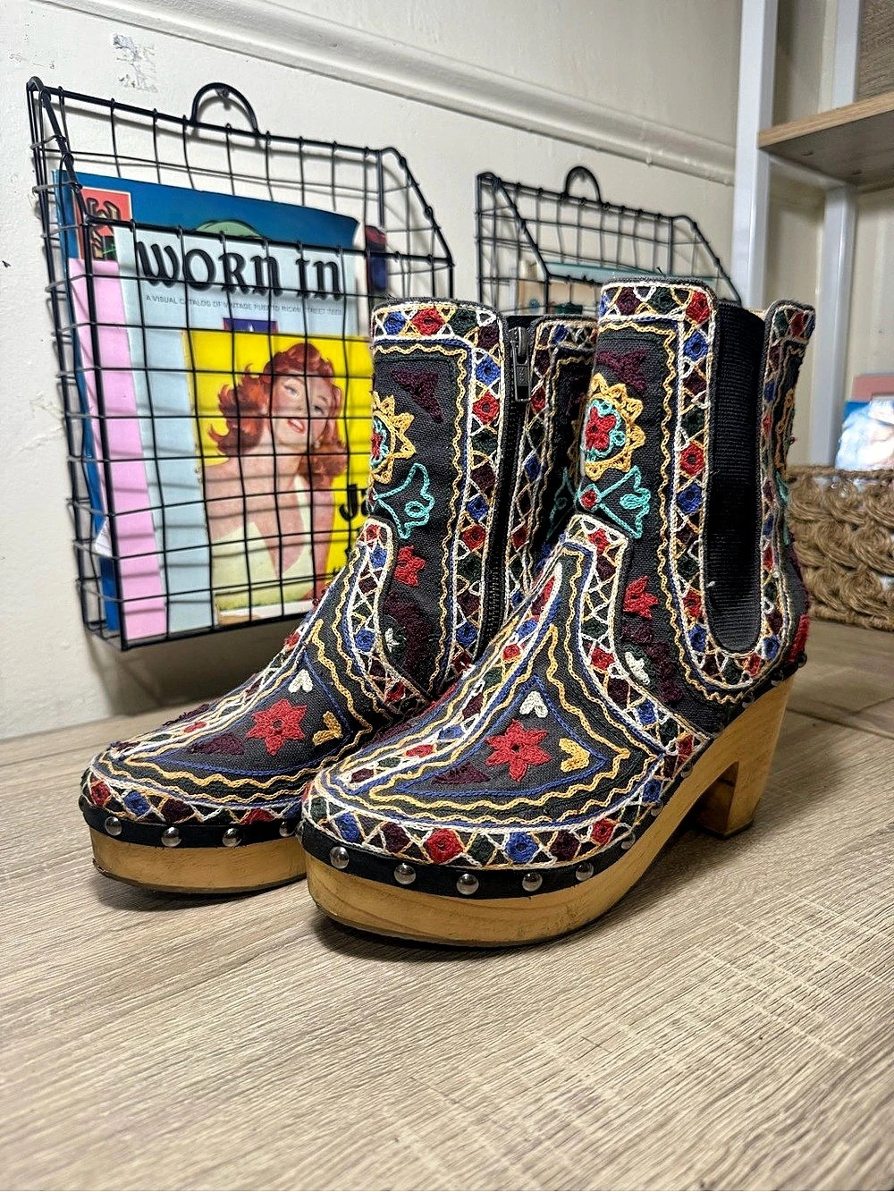 Embroidered Heeled Boots EU 38